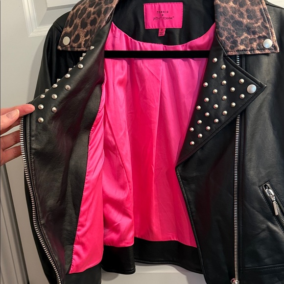 Torrid Black Leather Jacket with Leopard Collar - Picture 7 of 16